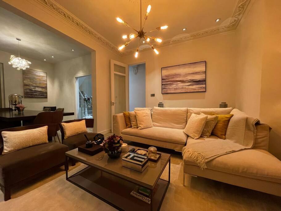 Quintessential Town House Close To Central Londen Buitenkant foto