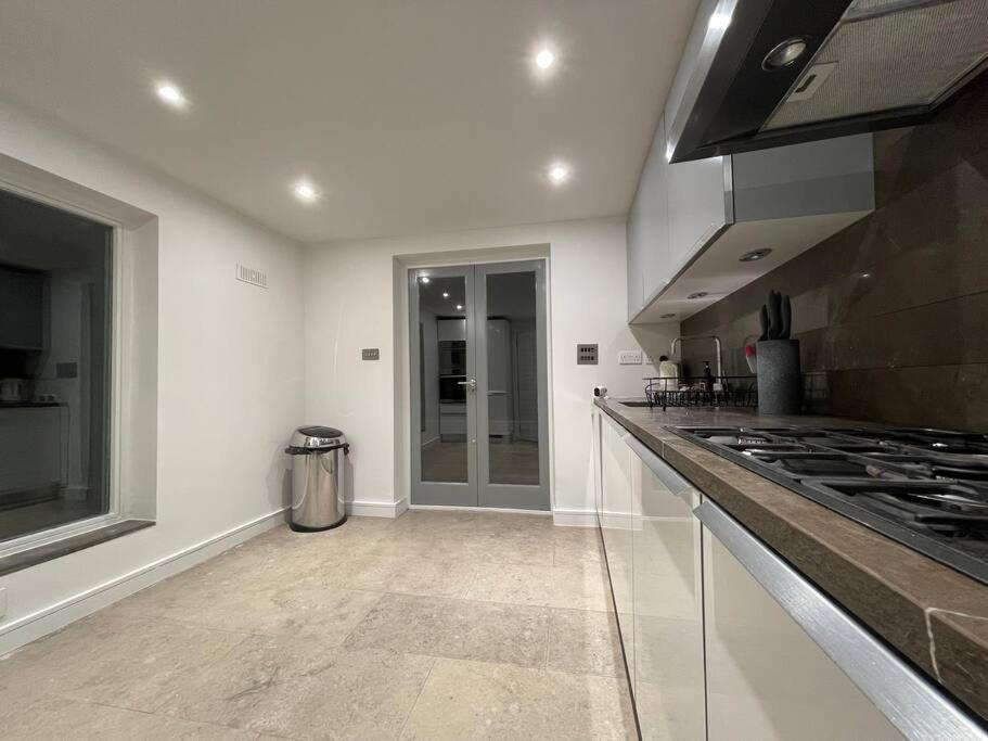 Quintessential Town House Close To Central Londen Buitenkant foto