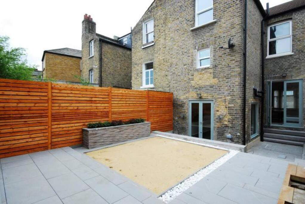 Quintessential Town House Close To Central Londen Buitenkant foto